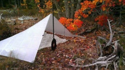 Hyperlite Mountain Gear Flat Tarp 8x10 White -Sackundpack Laden tarp field 3